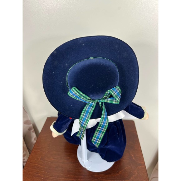 Vintage Madeline Doll Celebrating 60 Years 1939-1999 with stand - Picture 2 of 11